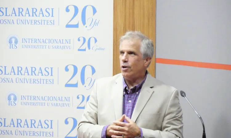 Odsjek za političke nauke i međunarodne odnose IUS-a ugostio profesora Erica Leonarda na predavanju o vanjskoj politici SAD-a